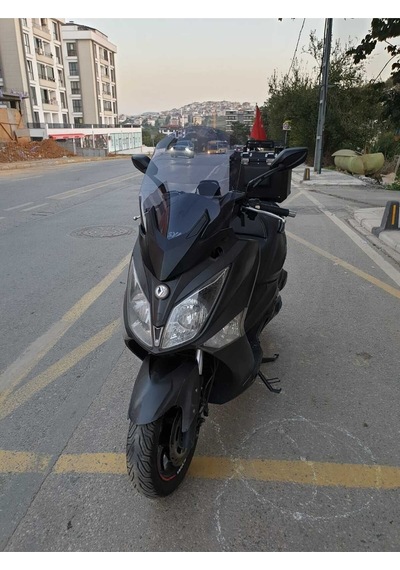 Motocam Sym Joymax 250 İ Ön Cam 2015-2016 Model 65cm Füme Renkli 4mm Aparatsız