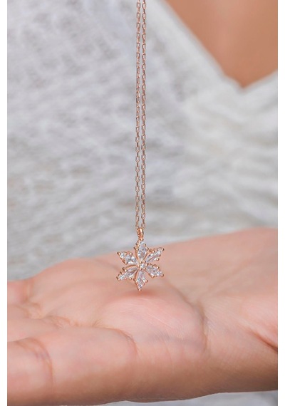 925 Ayar Gümüş Işıklı Kutuda Beyaz Taşlı Lotus Kamelya Çiçeği Kolye Rose Gold