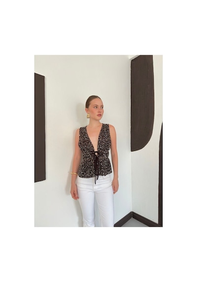 Verymoda V Yaka Belden Bağcıklı Pullu Yelek Bluz D3135 Koyu Kahve