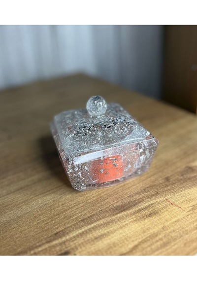 Novavita Yenihayat Epoksi Kare Gümüş Varaklı Mumluk. Kokulu Çiçekli Mum Gri