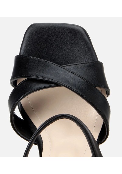 Hotiç Kadın Siyah Dolgu Topuklu Sandalet