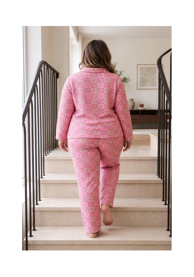Nisanca Kışlık Düğmeli Ekose Desen Yılbaşı Temalı Kadın Süet Pijama Takımı Pembe