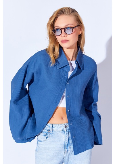 Manche İndigo Kolları Salaş Yıkamalı Müslin Oversize Rahat Kalıp Kadın Basic Gömlek Mks166881-01 Manche İndigo Kolları Salaş Yıkamalı Müslin Oversize Rahat Kalıp Kadın Basic Gömlek Mks166881-01