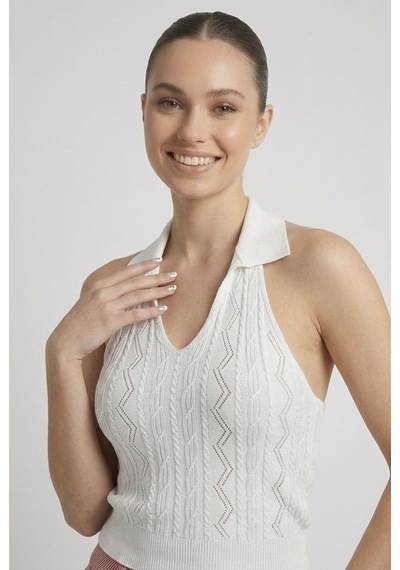 Neden Tekstil Kadın Polo Yaka Sırt Dekolteli Crop Bluz - Beyaz