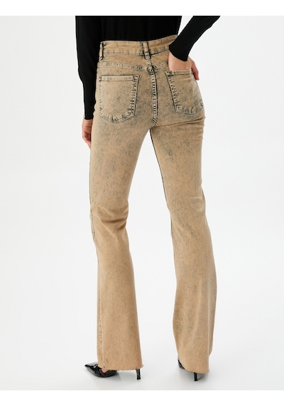 Koton Eskitilmiş Hafif İspanyol Paça Kot Pantolon Dar Kesim Standart Bel Pamuklu Cepli - Victoria Slim Jeans Haki 4wal40136mw 4WAL40136MW894 Haki