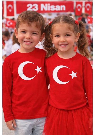 Herşey Nota Ay Yıldız Baskılı Uzun Kollu Kırmızı Çocuk Tişört 23 Nisan Okul Gösterisi 3-14 Yaş