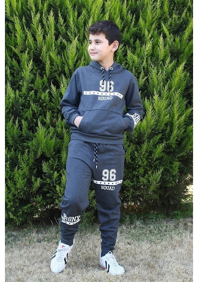 Fyk Kids 3'lü 96 Yazı Baskılı Kanguru Cepli Erkek Çocuk Takım Çok Renkli Fyk Kids 3'lü 96 Yazı Baskılı Kanguru Cepli Erkek Çocuk Takım Çok Renkli
