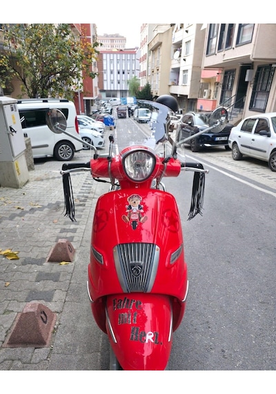 Motocam Peugeot Django Ön Cam 2017-2026 Model 37cm Şeffaf Renkli 4mm Aparatsız
