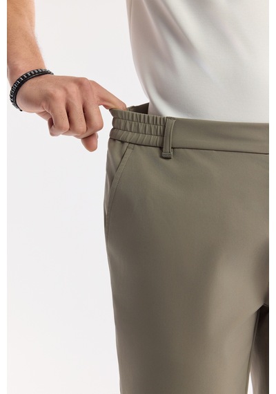 Avva Erkek Haki Beli Lastikli Bi-stretch Teknik Kumaş Relaxed Fit Şort A51y3712