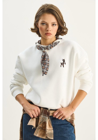 Shade Kadın Fular Detaylı Ceylan Nakışlı Üç İplik Şardonlu Oversize Sweatshirt 6916 60283615 - Beyaz