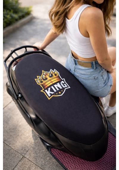 Kemboss King Baskılı Motor Sele Kılıfı Lastikli Bağlamalı Universal Uyumlu Motosiklet Koltuk Koruyucu Siyah