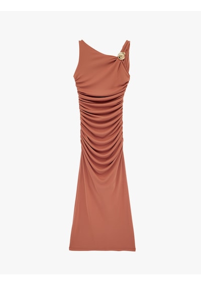 Koton Metal Aksesuarlı Kayık Yaka Kolsuz Slim Fit Drapeli Midi Abiye Elbise Kahverengi 6sak80104fk Kahve