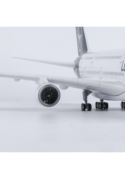 Lufthansa A380 Yolcu Uçağı Model Uçak 1/160 46cm