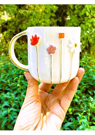 24 Ayar Altın Detaylı Ilkbahar Çiçek Kabartmalı 450 Ml El Yapımı Mug Spring Flower Beyaz - Çok Renkli