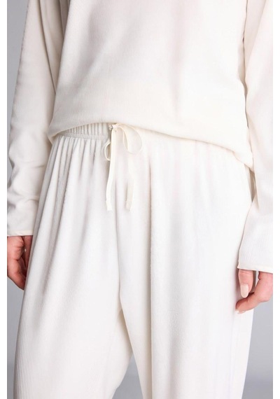 Defacto Regular Fit V Yaka Uzun Kollu Velur Pijama Takımı A3356ax26auer134 Ekru-er134