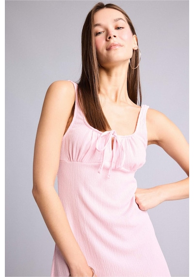 Defacto Bisiklet Yaka Floral Kırışık Dokulu Askılı Mini Elbise H8512ax26smpn186 Pembe-pn186