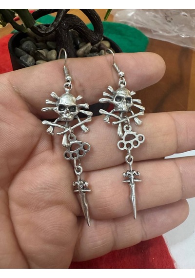 Kafatası Ve Sivri Figür Detaylı Sallantılı Metal Küpe Çok Parçalı Tasarım Çok Renkli
