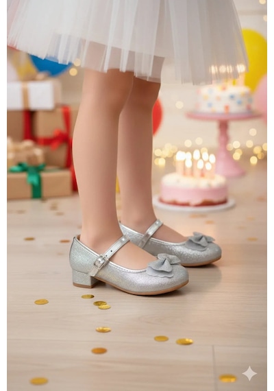 Nese Shoes Kız Çocuk Topuklu Ayakkabı, Simli Ve Önü Fiyonklu Kız Çocuk Abiye Ayakkabı Gümüş Nese Shoes Kız Çocuk Topuklu Ayakkabı, Simli Ve Önü Fiyonklu Kız Çocuk Abiye Ayakkabı Gümüş