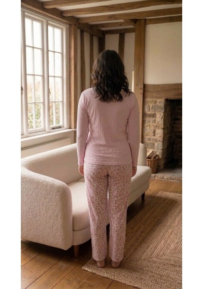 Eyfuze Kadın Kışlık Büyük Beden Desenli Yakası Düğmeli Uzun Kollu Pijama Takımı Pembe - Gri Eyfuze Kadın Kışlık Büyük Beden Desenli Yakası Düğmeli Uzun Kollu Pijama Takımı Pembe - Gri
