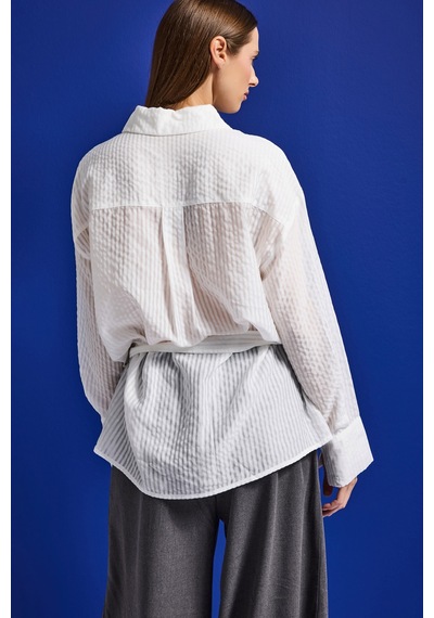 Itsbasic Kadın Beyaz W5 Oversize Kemer Detaylı Özel Kumaş Tasarım Gömlek