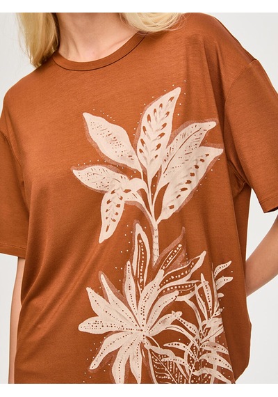 Faik Sönmez Resort Önü Taş Ve Baskı Detaylı Bisiklet Yaka Tshirt S26tsh104 Us26tsh10488 Karamel Faik Sönmez Resort Önü Taş Ve Baskı Detaylı Bisiklet Yaka Tshirt S26tsh104 Us26tsh10488 Karamel