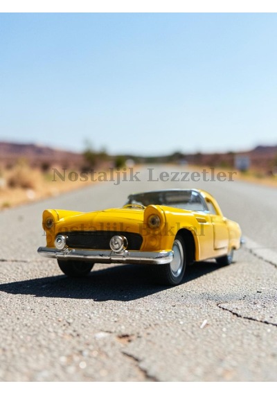 Nostaljik Sarı 1955 Ford Thunderbird 1/32 Ölçek Metal Çek Bırak Araba Kapılar Açılır Çok Renkli