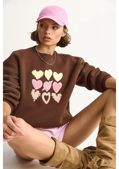 Shade Kadın Bisiklet Yaka Kalp Nakışlı Şardonlu Üç İplik Sweatshirt 6875 60283520 - Kahverengi