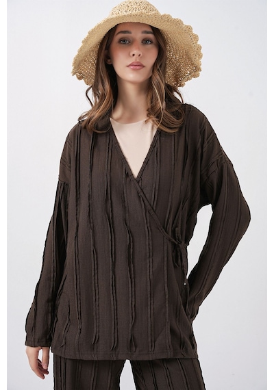 Hiccup Bdart Dokulu V Yaka Bağlama Detaylı Kimono Ve Geniş Paçalı Pantolon Takımı Mocha Kahvesi Hiccup Bdart Dokulu V Yaka Bağlama Detaylı Kimono Ve Geniş Paçalı Pantolon Takımı Mocha Kahvesi