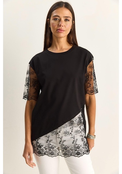 Shade Kadın Bisiklet Yaka Dantel Garnili Asimetrik Kesim Relaxed Fit T-shirt 2225 60286125 - Siyah Shade Kadın Bisiklet Yaka Dantel Garnili Asimetrik Kesim Relaxed Fit T-shirt 2225 60286125 - Siyah