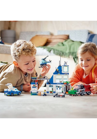 Lego City Polis Merkezi 60316 Yapım Seti 668 Parça