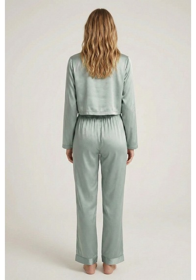 Kadın Yeşil Saten Crop Pijama Takımı Gömlek Yaka, Düğmeli Ve Şık Ev Giyim Kadın Yeşil Saten Crop Pijama Takımı Gömlek Yaka, Düğmeli Ve Şık Ev Giyim