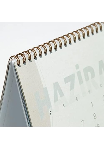 Floral Tasarımlı 2025 Masa Takvimi