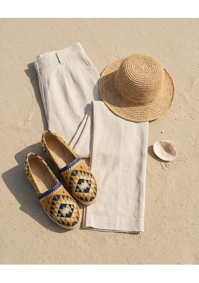 Futsishoes Camellıa Sarı Kilim Desenli Hasır Taban Nakış Detaylı Hakiki Deri Kadın Etnik Desen Espadril Ayakkabı Futsishoes Camellıa Sarı Kilim Desenli Hasır Taban Nakış Detaylı Hakiki Deri Kadın Etnik Desen Espadril Ayakkabı