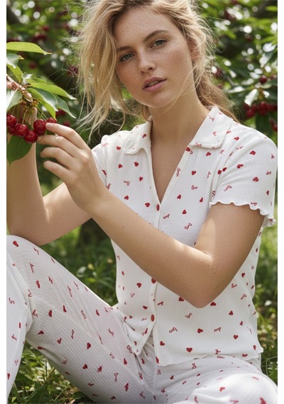 Siyah İnci Yakalı Düğmeli Fitilli Kaşkorse Örme Pijama Takım 26120501 Beyaz Kırmızı Siyah İnci Yakalı Düğmeli Fitilli Kaşkorse Örme Pijama Takım 26120501 Beyaz Kırmızı