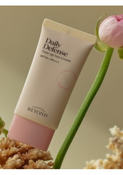 Daily Defense Tone-up Sun Cream Spf50+ Pa++++ Aydınlatıcı & Renk Eşitleyici Güneş Kremi 50 Ml