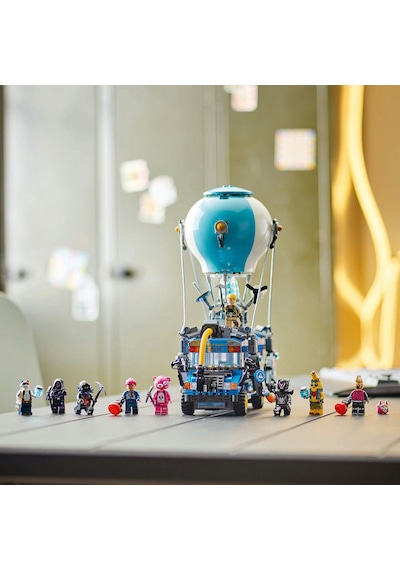 LEGO® Fortnite® Savaş Otobüsü 77073 - 10 Yaş ve Üzeri Video Oyunu Sevenler için Koleksiyonluk Yaratıcı Oyuncak Yapım Seti (954 Parça)