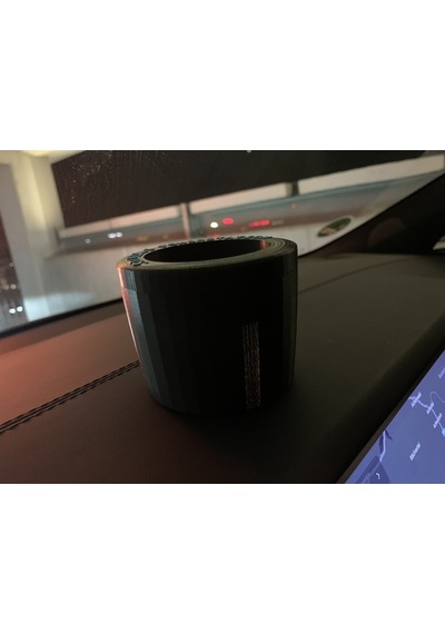 Tesla Model S Bardaklık