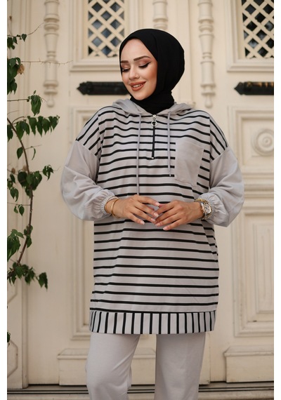 Genel Markalar Moda Efsa Tesettür Giyim Kapüşonlu Ve Önü Yarım Fermuarlı Çizgili 2 İplik Pantalon İle Tunik Takım Gri Gri Genel Markalar Moda Efsa Tesettür Giyim Kapüşonlu Ve Önü Yarım Fermuarlı Çizgili 2 İplik Pantalon İle Tunik Takım Gri Gri