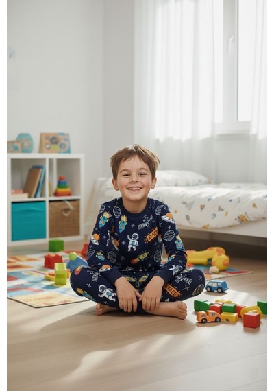 Bunny Hopp Uzay Temalı Erkek Çocuk Pijama Takımı %100 Pamuk Mevsimlik Bisiklet Yaka Manşetli Koyu Lacivert Bunny Hopp Uzay Temalı Erkek Çocuk Pijama Takımı %100 Pamuk Mevsimlik Bisiklet Yaka Manşetli Koyu Lacivert