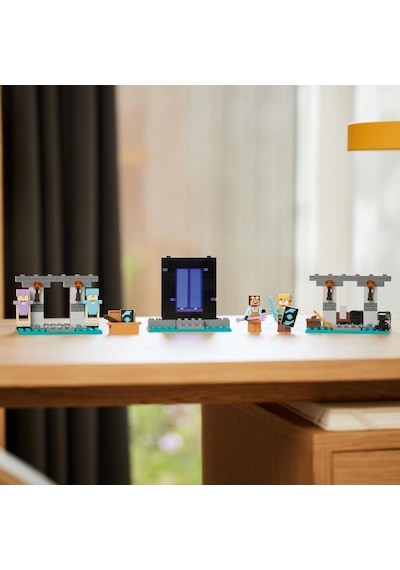 LEGO® Minecraft Cephanelik 21252 7 Yaş ve Üzeri Oyun Severler için Yaratıcı Oyuncak Yapım Seti - 203 Parça