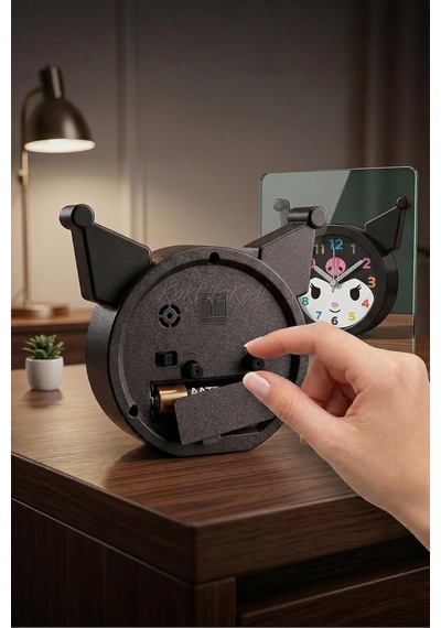 Kuromi Figürlü Dekoratif Mini Çocuk Odası Masa Saati, Sesli Alarm Fonksiyonlu, Siyah, 10x10 Cm