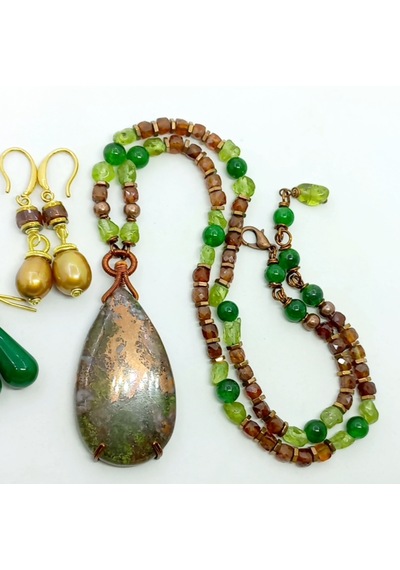 2691 Chalcopyrit Hossanite Garnet Zebercet Fuchsite El Yapımı Kolye Çok renkli