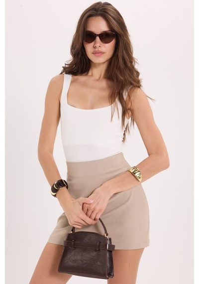Tudors Kadın Slim Fit Dar Kesim Askılı Kare Yaka Sırtı Açık Sandy Kumaş Çıtçıtlı Beyaz Body-51245