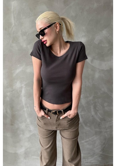 Füme Geniş Yaka Fittili Basic Kadın T-shirt Mg2293 Füme