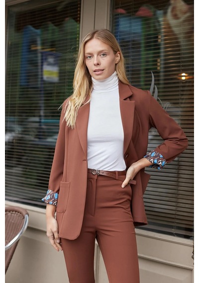 Yakalı Cepli Uzun Kol Kolu İsterse Katlanabilen Kumaş Blazer Ofis Ceket-koyu Taba K.taba Yakalı Cepli Uzun Kol Kolu İsterse Katlanabilen Kumaş Blazer Ofis Ceket-koyu Taba K.taba