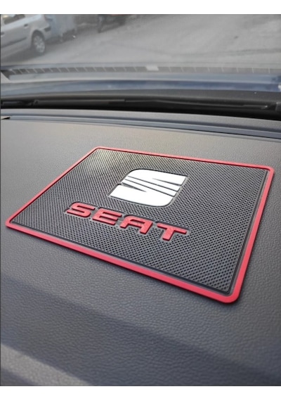 Seat Logolu Kaymaz Torpido Üstü Ped 20x13.5 Cm