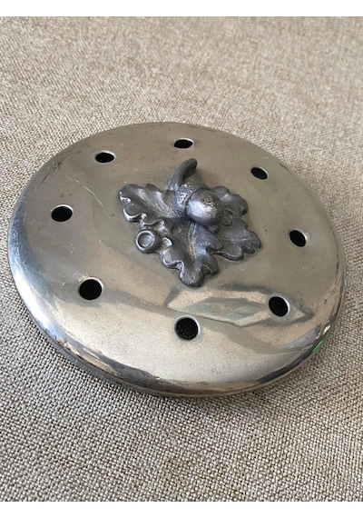 Fındık Motıflı Gümüş Kaplama Delıklı Kapak 12Cm