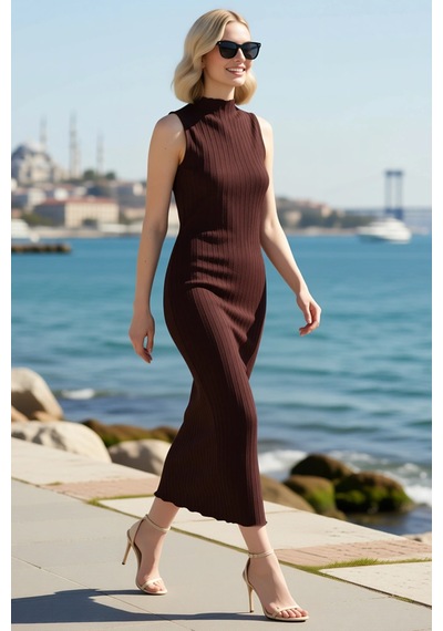 Benerly Kadın Kolsuz Dik Yaka Vücuda Oturan Maxi Örme Elbise Gofre Dokulu Kahverengi