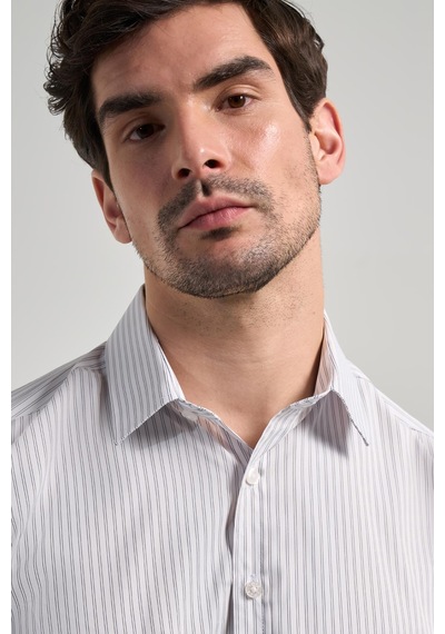 İmza Beyaz Uzun Kol Çizgili Desen Bez Ayağı Yarım İtalyan Yaka Cepsiz Esnek Classic Slim Fit Gömlek 1004245220 Beyaz İmza Beyaz Uzun Kol Çizgili Desen Bez Ayağı Yarım İtalyan Yaka Cepsiz Esnek Classic Slim Fit Gömlek 1004245220 Beyaz