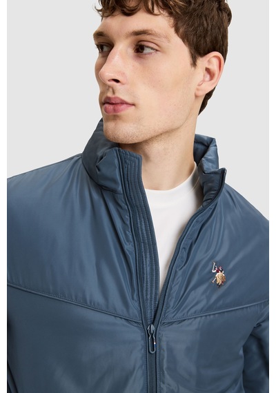 U.S. Polo Assn. Erkek Petrol Dik Yaka Fermuarlı Cepli Yağmurluk Tarzı Mont 50326198-vr102 U.S. Polo Assn. Erkek Petrol Dik Yaka Fermuarlı Cepli Yağmurluk Tarzı Mont 50326198-vr102